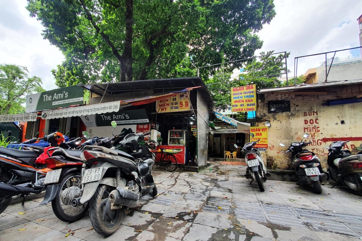 Tính tới thời điểm hiện tại, khu đất 43F-47C phố Ngô Quyền và 36A phố Trần Hưng Đạo đã có 15 hộ dân đã di dời đi nơi khác, 18 hộ còn lại vẫn chưa thể dời đi do còn nhiều bất cập trong công tác đền bù, giải phóng mặt bằng.