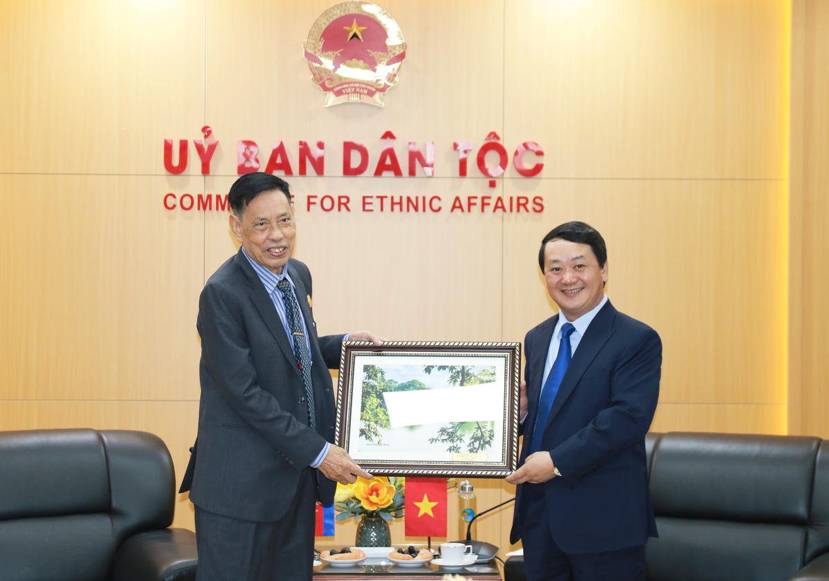 Bộ trưởng, Chủ nhiệm Ủy ban Dân tộc Hầu A Lềnh tiếp Đoàn đại biểu cấp cao Hội đồng Quốc gia Mặt trận Đoàn kết Phát triển Tổ quốc Campuchia