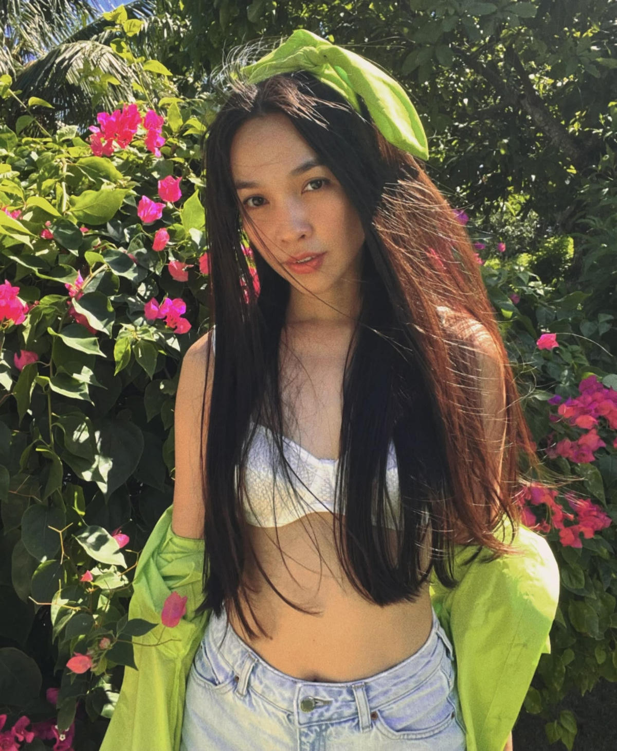 Hiền Thục cho biết cô tuân thủ chế độ ăn kiêng nghiêm ngặt, hạn chế tối đa đồ ngọt, dầu mỡ vì dễ gây tăng cân, lão hóa nhanh. Hằng ngày, cô uống 1,5 lít nước, mỗi năm ăn chay từ 1 đến 3 tháng để thanh lọc cơ thể. Ảnh: FBNV. 
