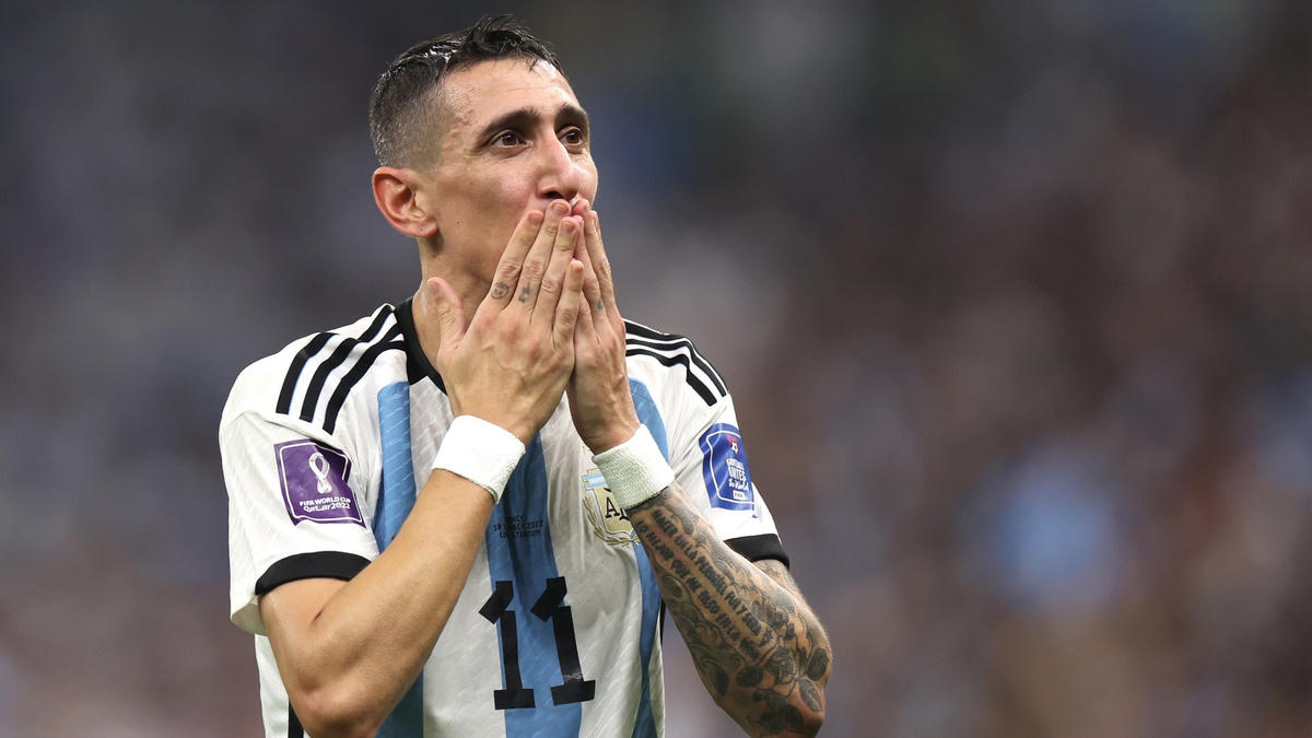 HLV Scaloni chỉ thông báo tin đá chính cho Di Maria trước trận đấu 1,5 giờ (ảnh: Getty).
