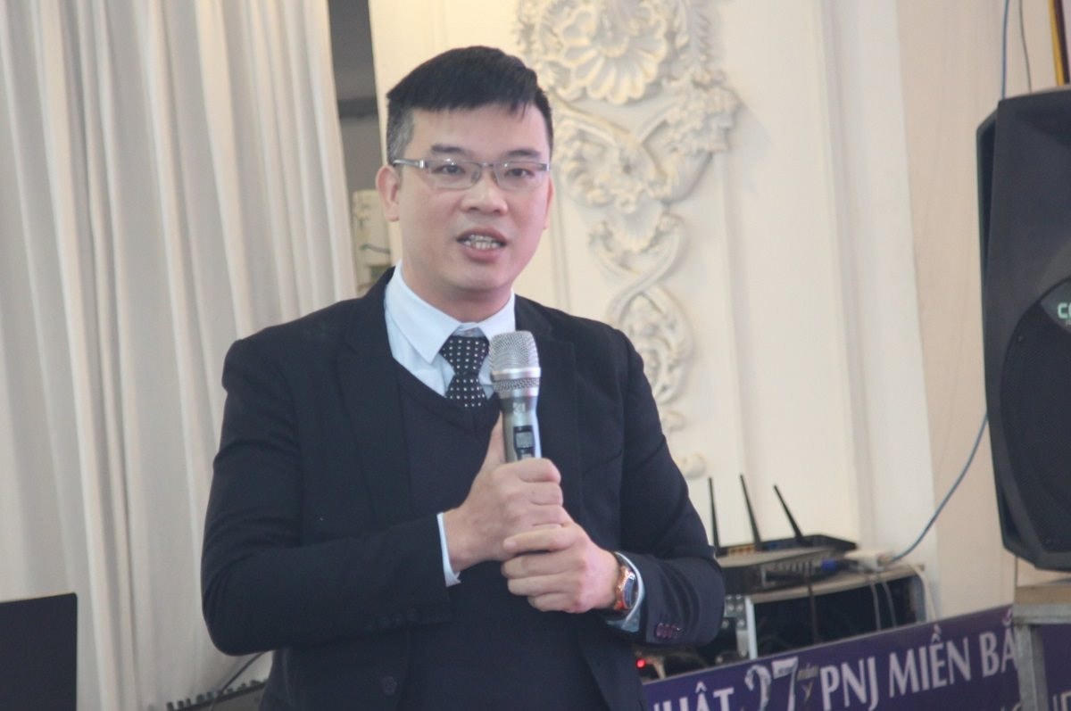 TS. Hà Quang Anh, Giám đốc Trung tâm Phát triển các-bon thấp, Cục Biến đổi khí hậu, Bộ TNMT chia sẻ tham luận tại Diễn đàn.