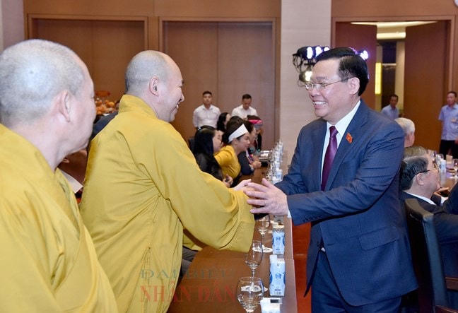 Chủ tịch Quốc hội Vương Đình Huệ với các đại biểu tại cuộc gặp mặt. Ảnh: Lâm Hiển.