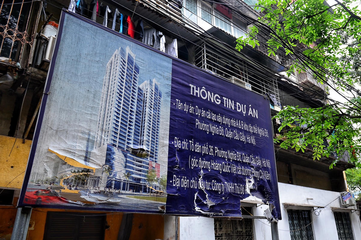 Tuy nhiên, đến nay, dự án vẫn chưa được thực hiện. Người dân vẫn sống trong cảnh khốn khổ vì nhà xuống cấp.
