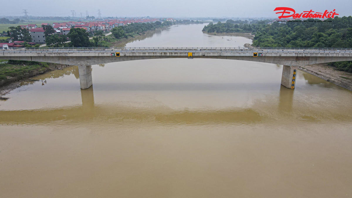 Cầu trăm tỷ nối Hà Nội - Bắc Giang ‘bỏ hoang’ vì không lối lên xuống
