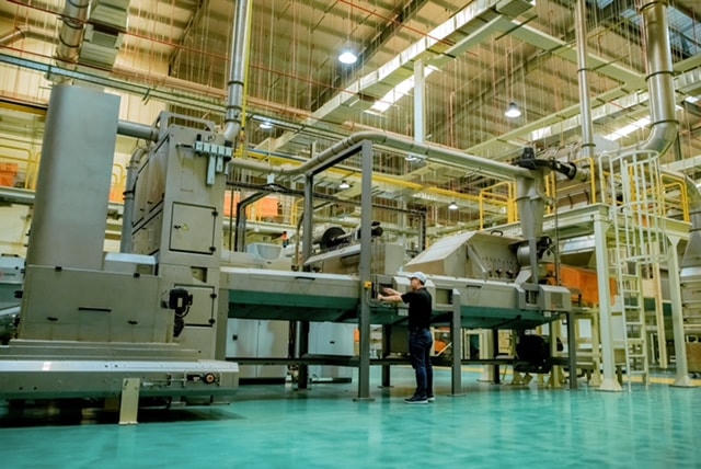 Dây truyền thiết bị sản xuất sợ thuốc lá mới được đầu tư tại Nhà mát mới ở Trảng É.