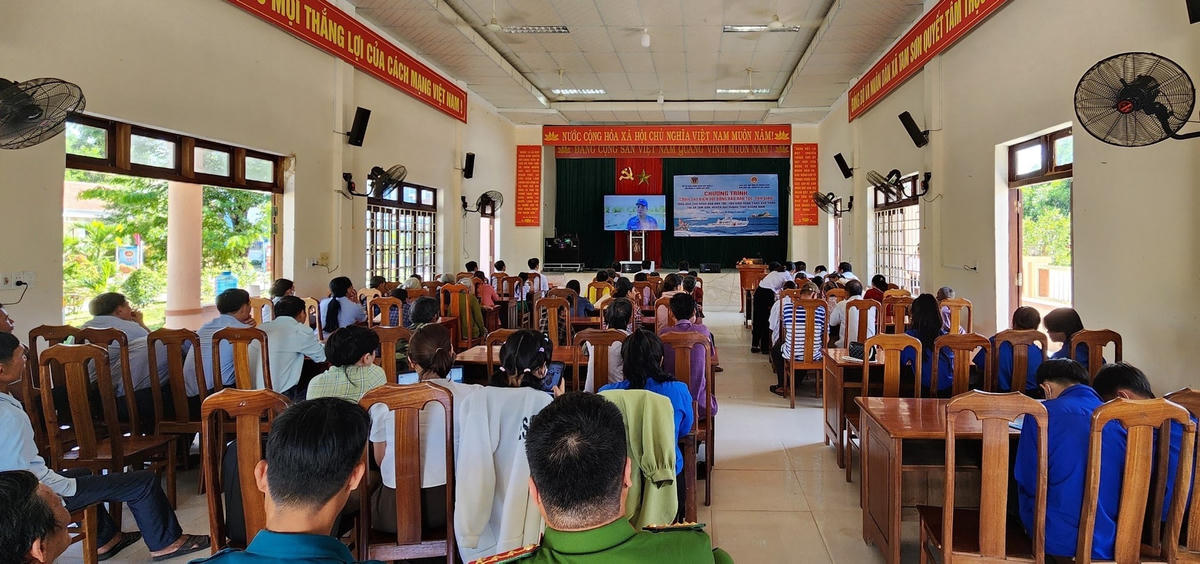 Quang cảnh Chương trình “Cảnh sát biển với đồng bào dân tộc, tôn giáo”.