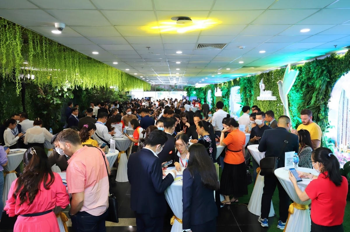 Tháp đôi căn hộ cao cấp đầu tiên trong quần thể Essensia nam Sài Gòn hút khách trong sự kiện ra mắt dự án