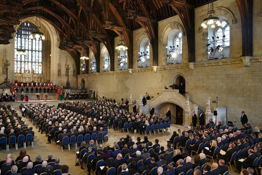 Vua Charles III và Hoàng hậu Camilla tại Hội trường Westminster, London, nơi cả hai viện Quốc hội đang họp để bày tỏ lời chia buồn sau cái chết của Nữ hoàng Elizabeth II, ngày 12/9/2022.  