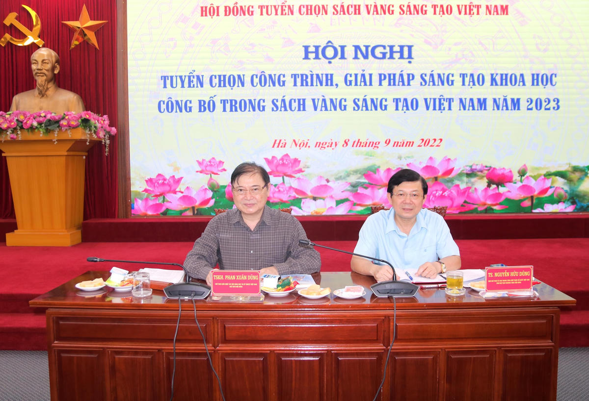 Phó Chủ tịch UBTƯ MTTQ Việt Nam Nguyễn Hữu Dũng và Chủ tịch Liên hiệp các Hội Khoa học và Kỹ thuật Việt Nam Phan Xuân Dũng chủ trì Hội nghị.