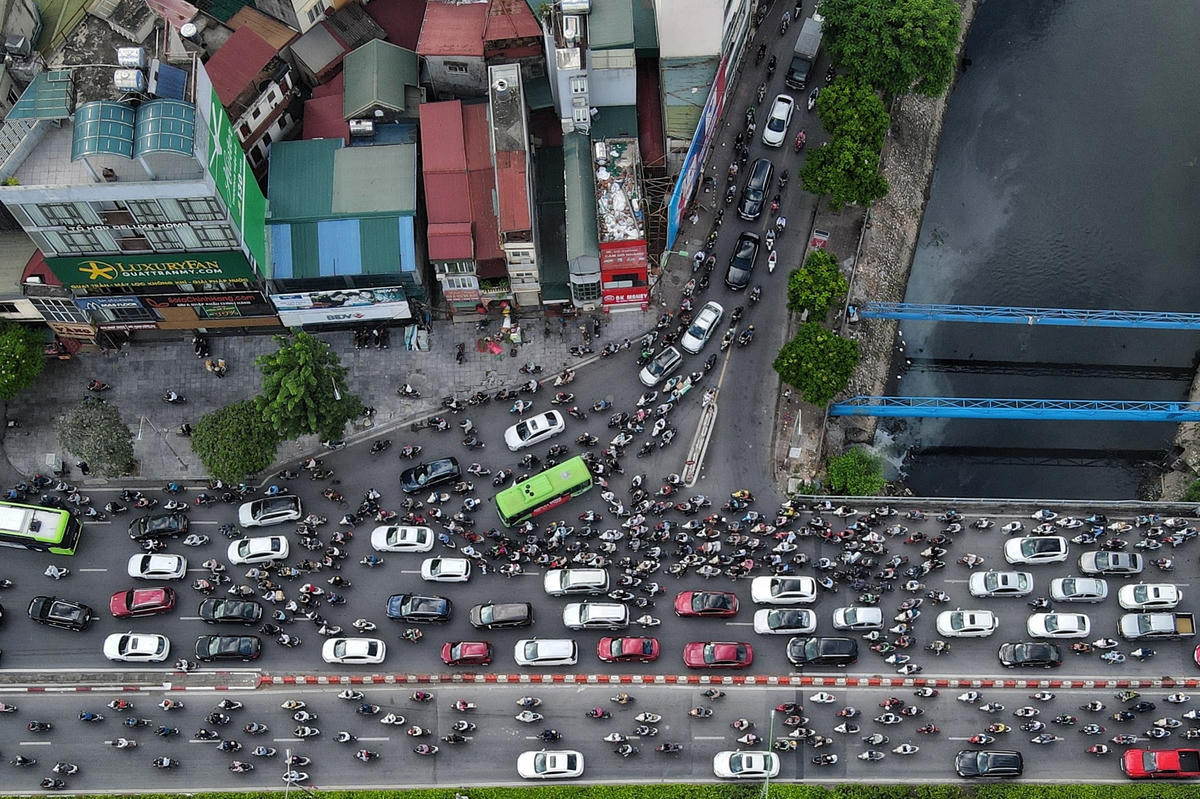 Nguyễn Trãi sau 3 tuần phân làn: Giảm tắc chỗ này, lại ùn chỗ khác