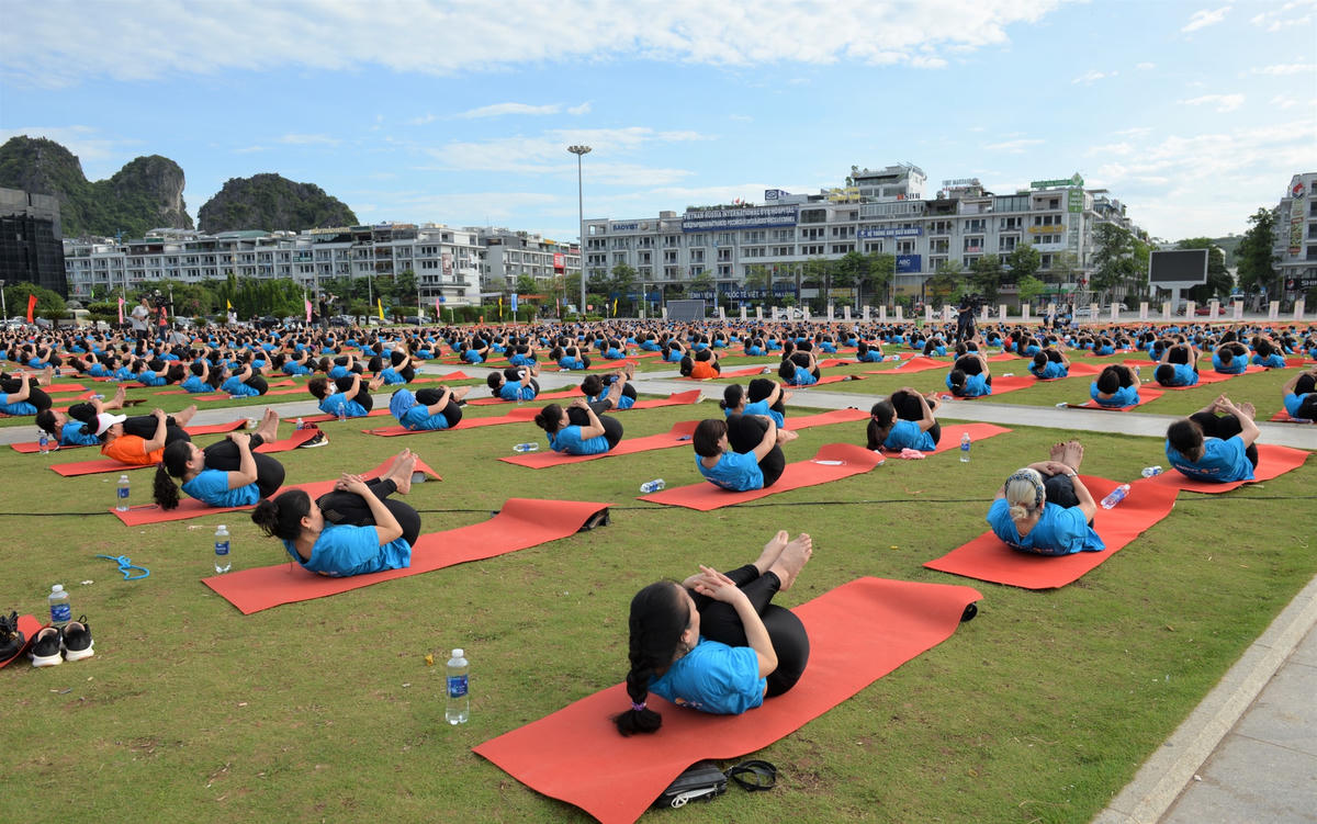 [Ảnh] Quảng Ninh: Gần 3.000 người đồng diễn Yoga tại Ngày Quốc tế Yoga lần thứ 8