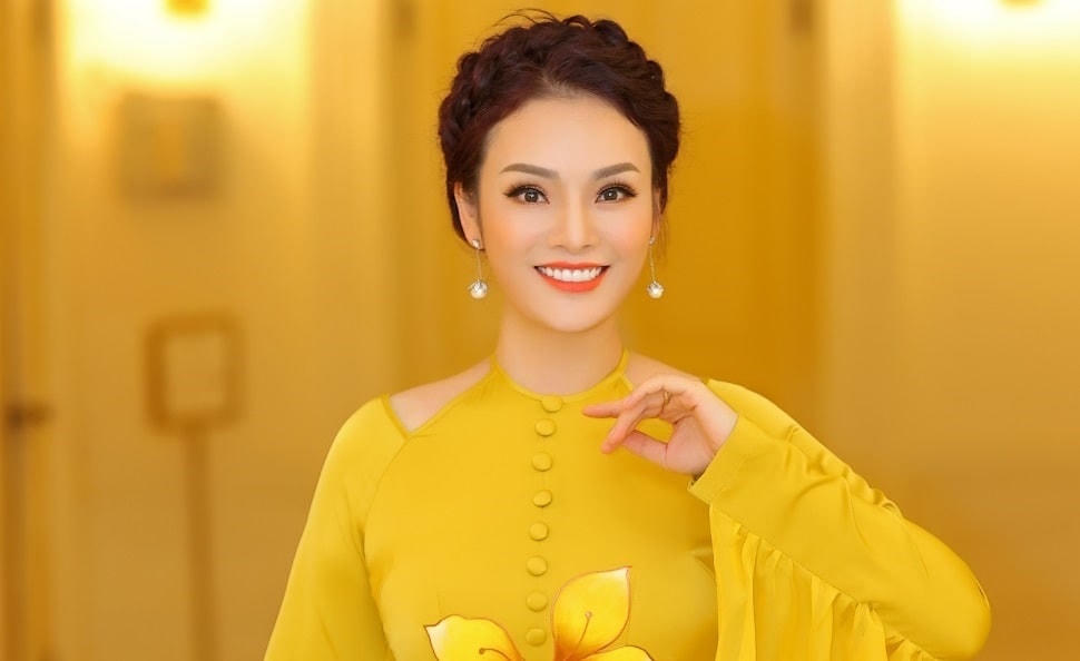 Ca sĩ trẻ Lan Quỳnh - quán quân Sao Mai 2022 dòng Thính phòng, học trò cũ của ca sĩ Đinh Trang. Ảnh: VTV. 