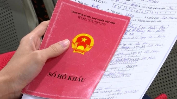 Sẽ bỏ sổ hộ khẩu từ ngày 1/1/2023.  Ảnh: Dân Trí.