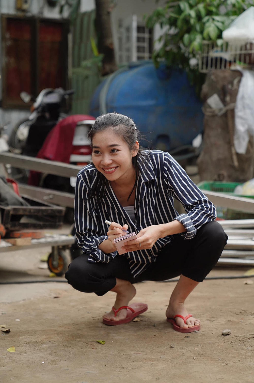 Hình ảnh Nguyên Thảo trong Web drama Chuyện xóm tôi.