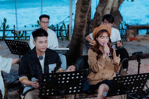Cả 2 ca sĩ đã mang lại màu sắc mới cho ca khúc của Sơn Tùng MTP. 