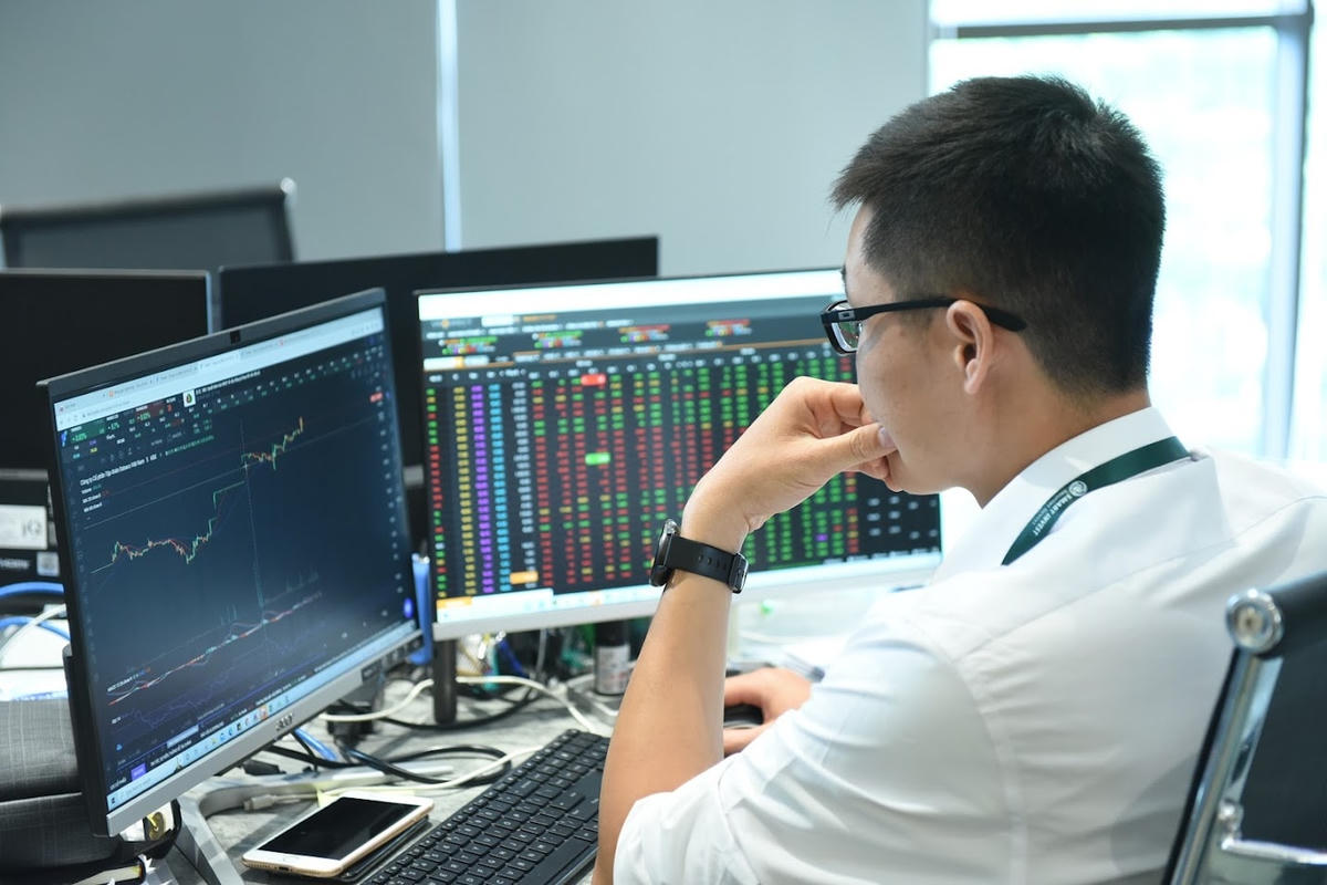 Dòng tiền chảy vào chứng khoán đang mạnh lên. Nguồn: VTC news.