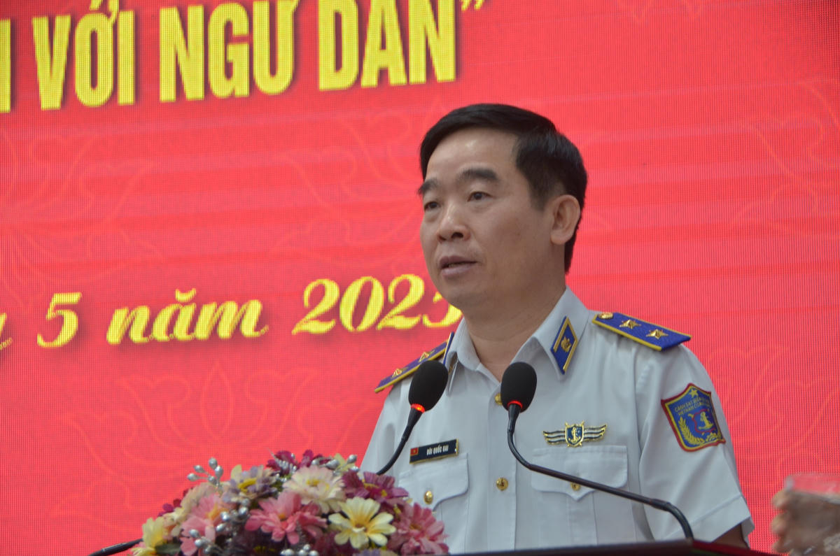 Trung tướng Bùi Quốc Oai, Bí thư Đảng ủy, Chính ủy Cảnh sát biển Việt Nam phát biểu tại hội nghị.