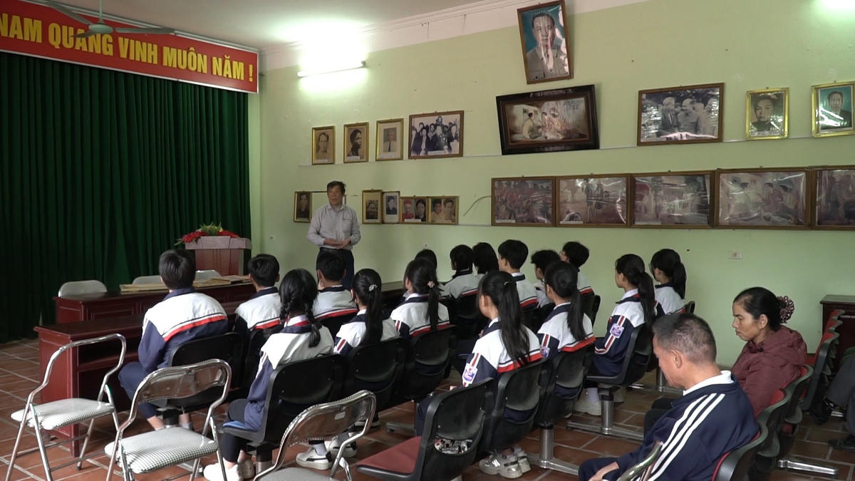Giáo dục truyền thống lịch sử cho thế hệ trẻ tại nhà truyền thống xã Xuân Kỳ.