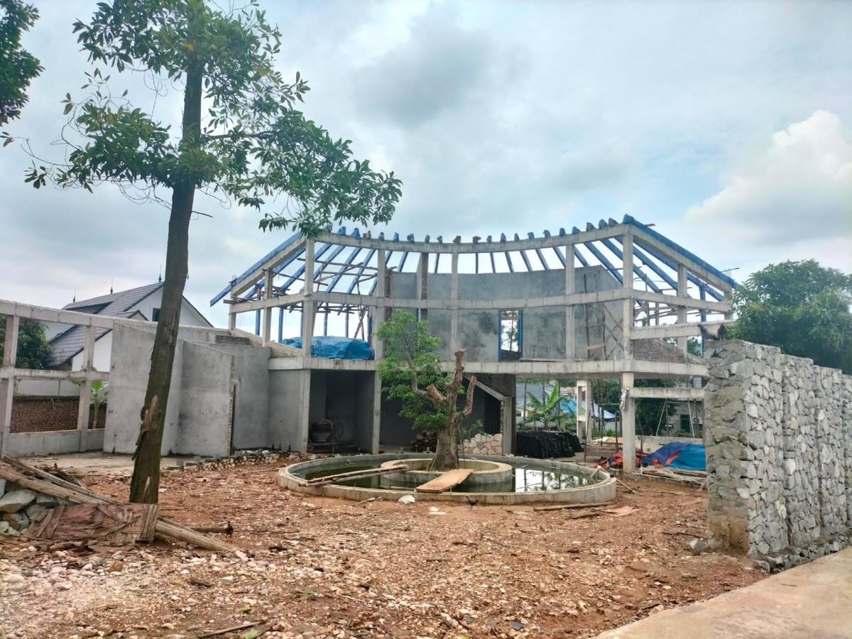 Một công trình vẫn tiếp tục xây dựng.