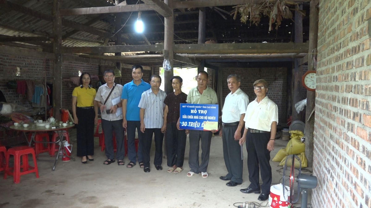 Hỗ trợ kinh phí xây nhà Đại đoàn kết cho người nghèo tại huyện Hà Quảng, tỉnh Cao Bằng.