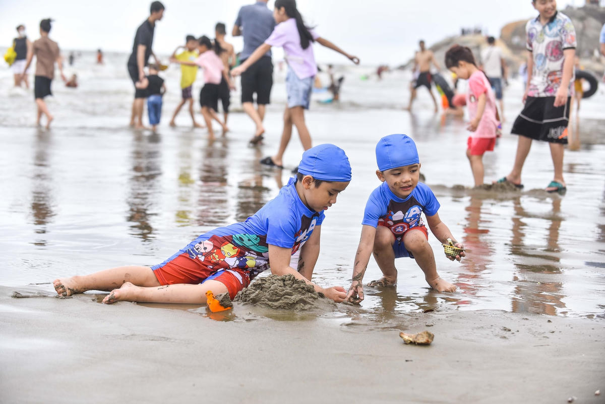 Với chi phí rẻ và cảnh quan, cơ sở hạ tầng khá tốt, Sầm Sơn luôn là điểm đến được các gia đình lựa chọn trong những chuyến đi dài ngày.