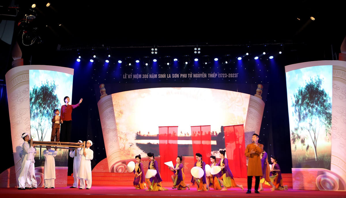 Các tiết mục nghệ thuật nhằm ca ngợi vùng địa linh, nhân kiệt đã sinh ra bậc hiền tài.