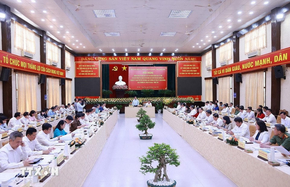 Thủ tướng Phạm Minh Chính chủ trì Hội nghị thông qua dự thảo báo cáo của Đoàn Kiểm tra 1908 đối với Thành ủy Thành phố Hồ Chí Minh, Ban Thường vụ Tỉnh ủy Bình Dương và Bà Rịa-Vũng Tàu. (Ảnh: Dương Giang/TTXVN)