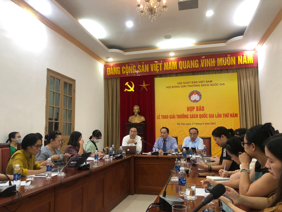 Toàn cảnh buổi họp báo về Lễ trao giải Giải thưởng Sách Quốc gia lần thứ V. 