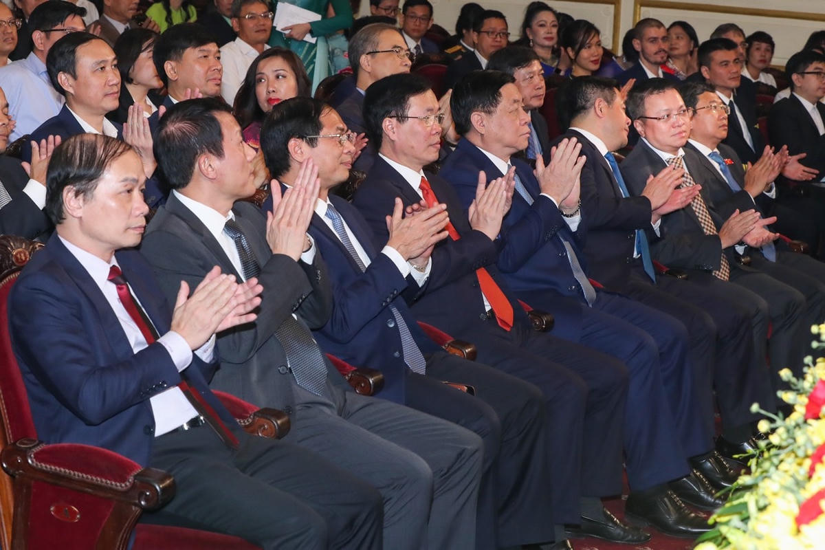 Các vị lãnh đạo Đảng, Nhà nước, MTTQ Việt Nam tham dự Lễ trao Giải.