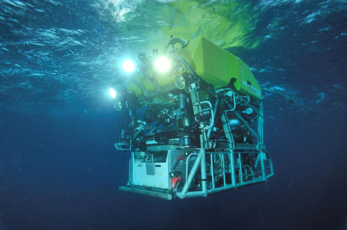 Một góc nhìn cho thấy ROV (Phương tiện dưới nước được điều khiển từ xa) Victor 6000 trong bức ảnh không ghi ngày tháng này do Ifremer công bố. Ảnh: Reuters.