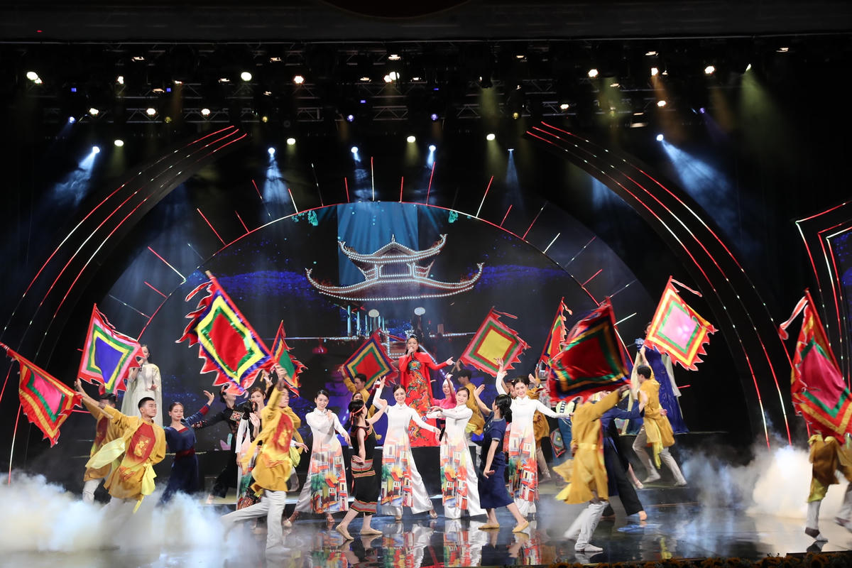 Chương trình "Giai điệu Tổ quốc" khơi dậy truyền thống yêu nước, lòng tự hào, tự tôn dân tộc, gìn giữ bản sắc văn hóa. Ảnh: Trần Huấn. 