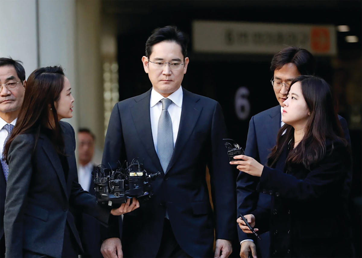 Phó Chủ tịch Samsung Lee Jae-yong trước tòa án Seoul, tháng 10/2019. Ảnh: Reuters.  