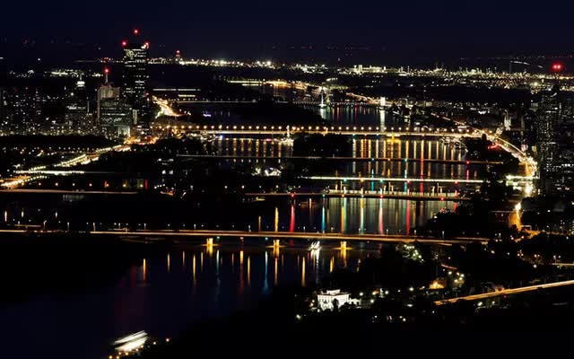 Thành phố Vienna về đêm. Ảnh: Reuters.