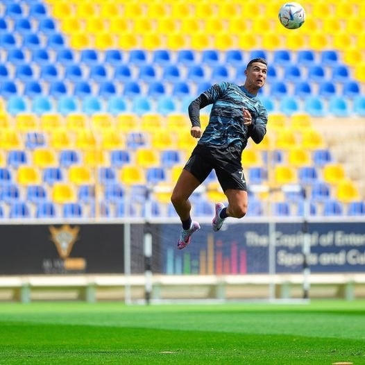 Ronaldo đăng tải trên mạng xã hội hình ảnh anh đang bật cao đánh đầu với ẩn ý đang bay cao tại giải Saudi Arabia (Ảnh: Instagram).