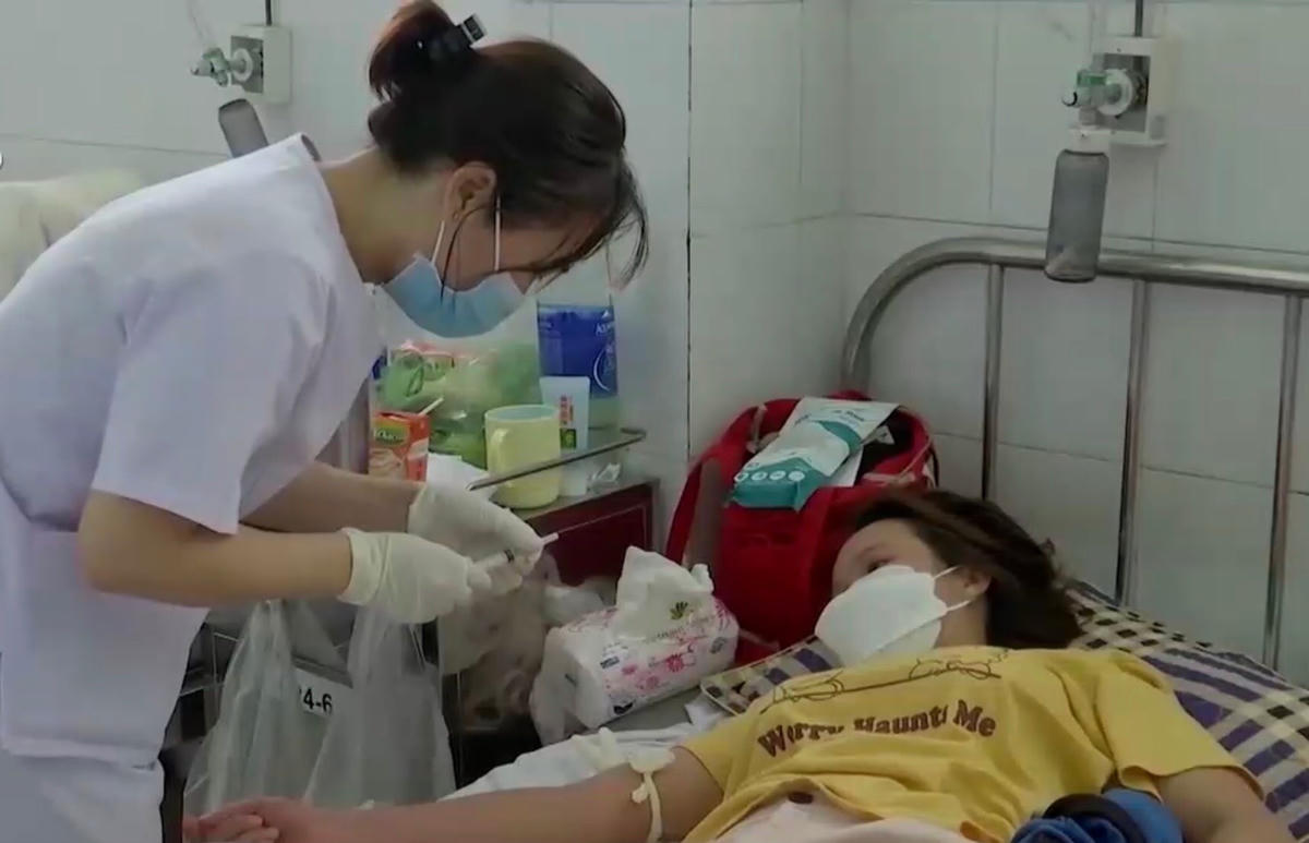 Dịch sốt xuất huyết và tay chân miệng ở Bình Dương đang diễn biến phức tạp.