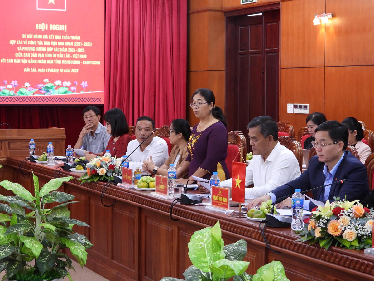 Bà H’Kim Hoa Byă, Trưởng Ban Dân vận Tỉnh Đắk Lắk phát biểu khai mạc.