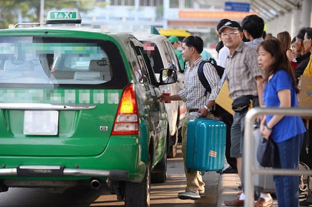 Mức giá cước hiện tại của hầu hết các hãng taxi ở Hà Nội là 15.000 đồng/km.