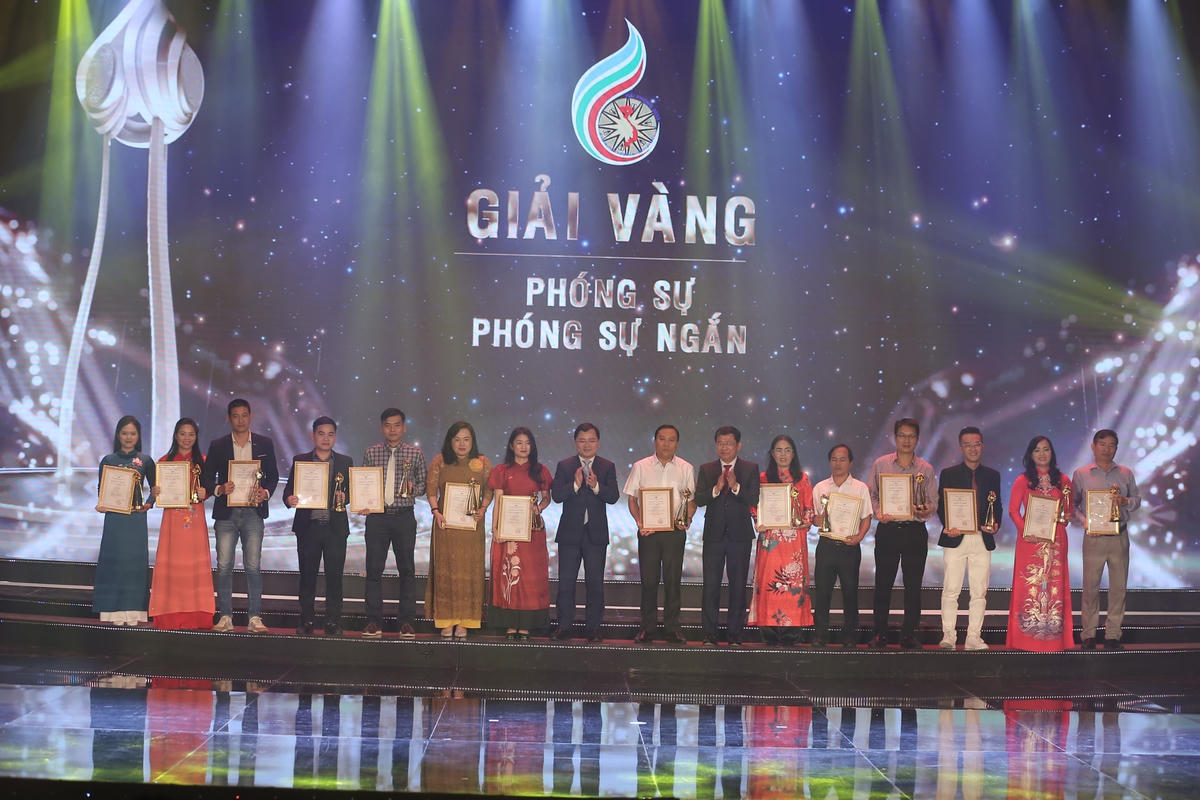 Trao giải vàng cho thể loại Phóng sự, phóng sự ngắn. 