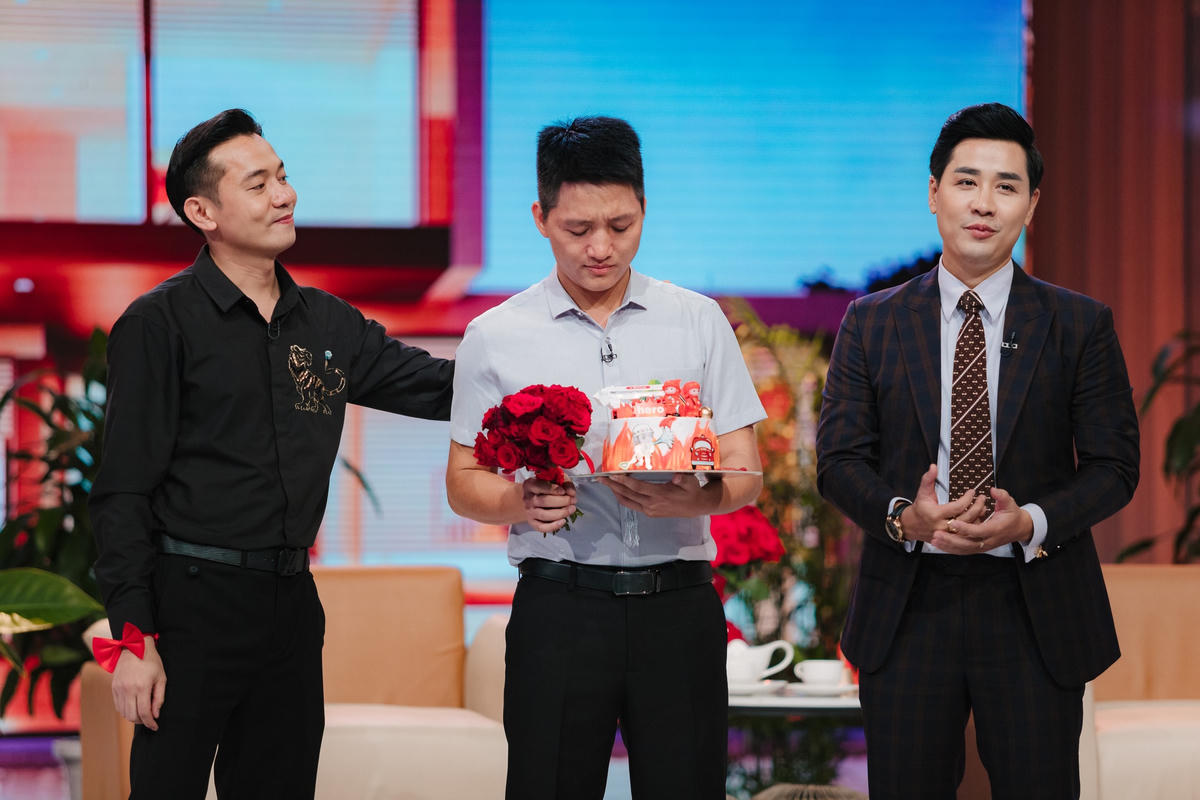 Cả hai khách mời đều có những phút giây rưng rưng nước mắt.