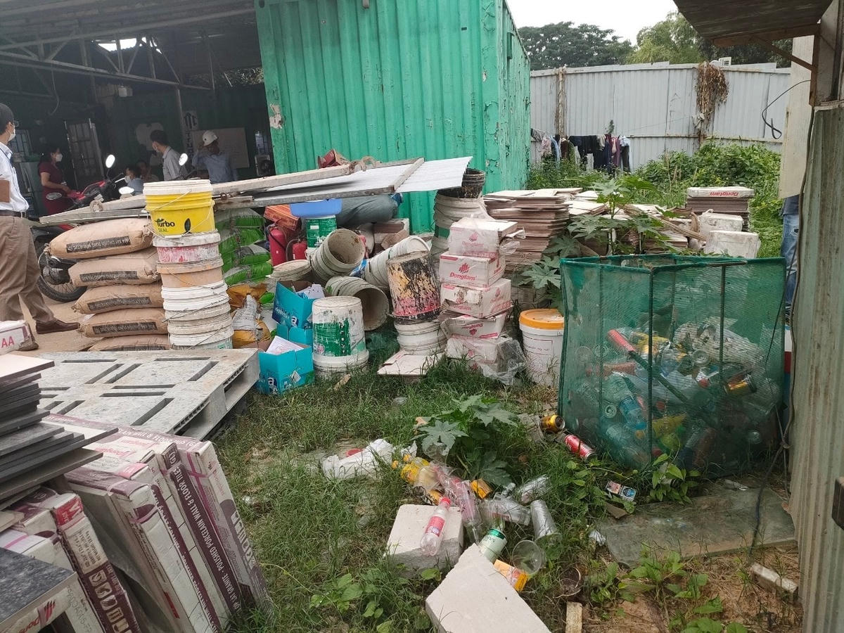 Đồ dùng, vật dùng không sắp xếp gọn gàng tạo điều kiện phát sinh muỗi.