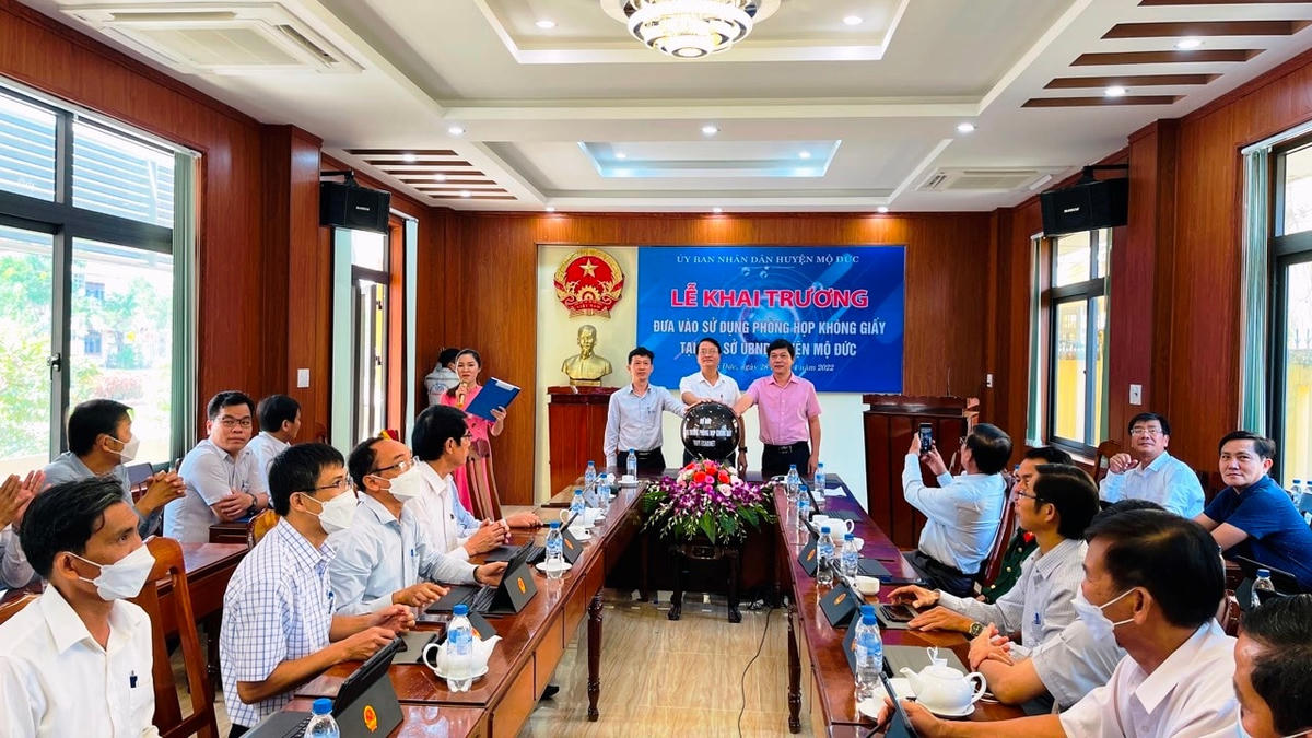 Khai trương phòng họp không giấy ở huyện Mộ Đức.