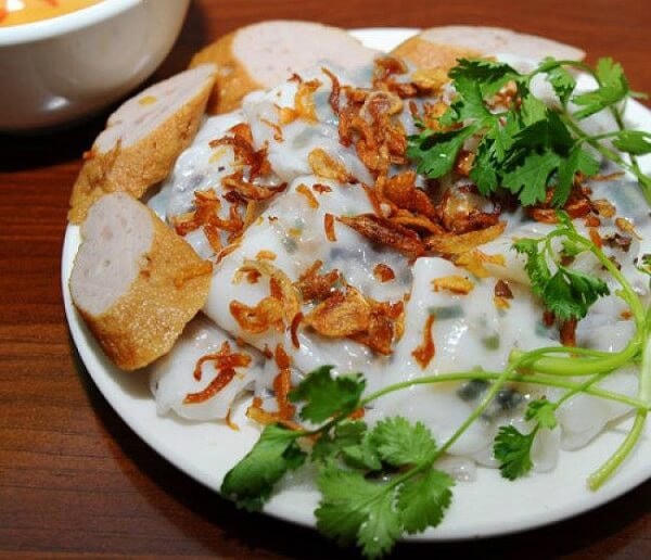 Bánh cuốn làng Kênh - món ẩm thực đường phố dân giã, phổ biến ở TP Nam Định.