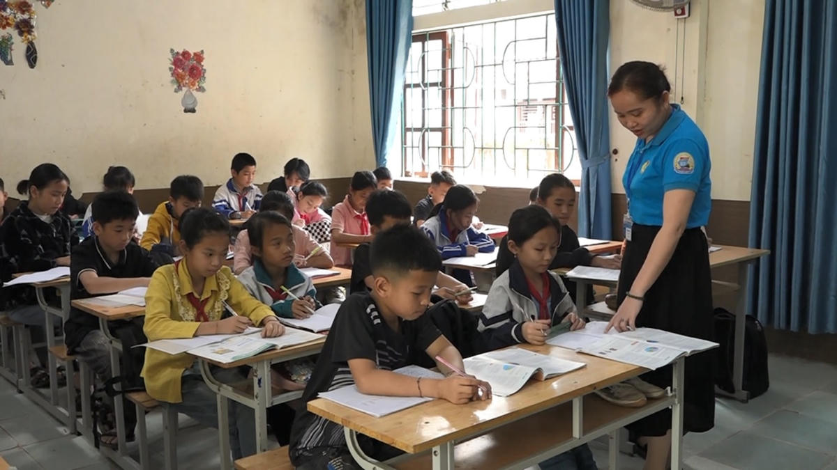 Các trường Phổ thông dân tộc bán trú trên địa bàn huyện Quỳ Châu đã hạn chế được học sinh bỏ học.  