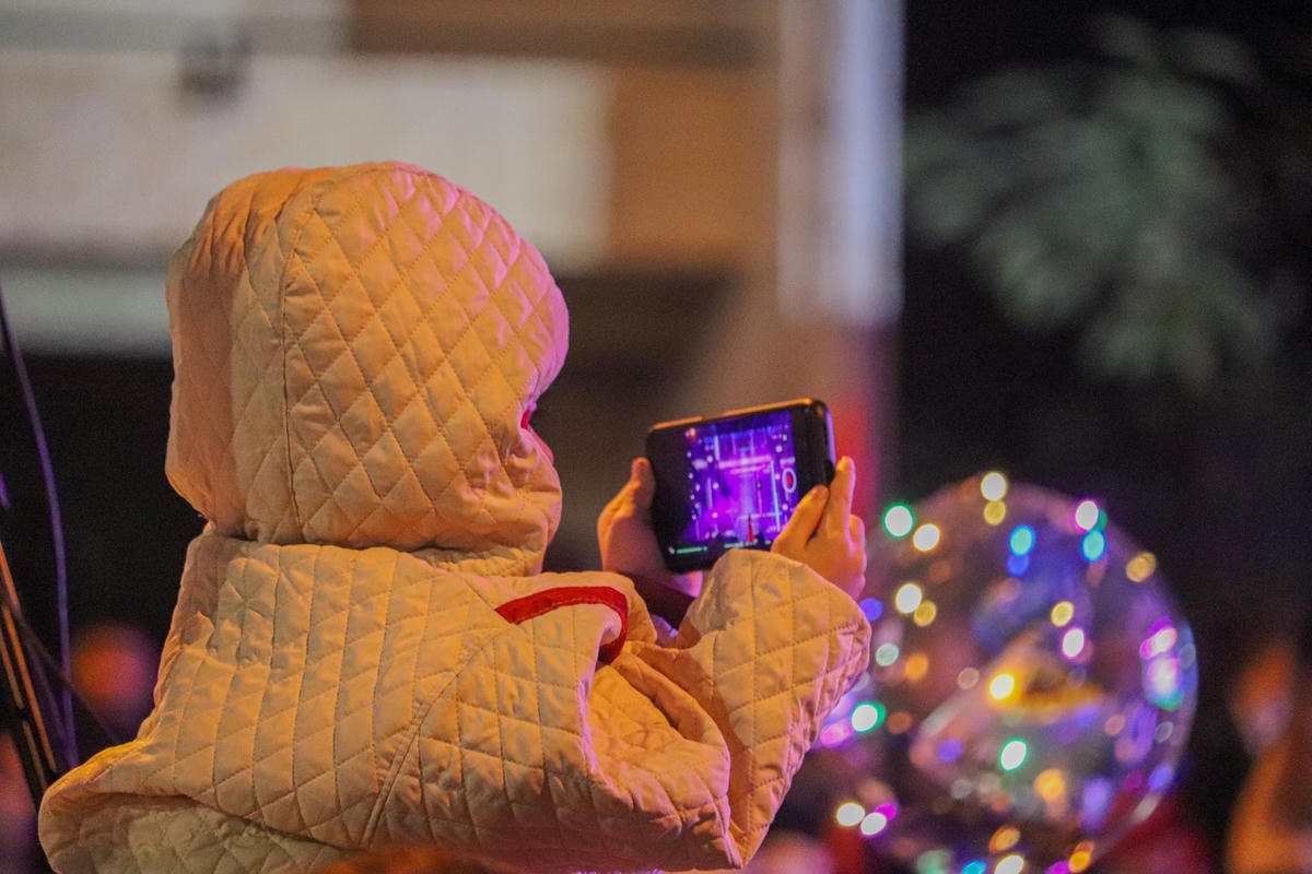 Bất chấp điều kiện thời tiết rét lạnh, hàng vạn người dân và du khách cùng nhau tưng bừng trong đại tiệc âm thanh, ánh sáng chào đón Xuân Quý Mão 2023.