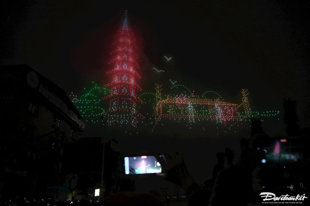 W_le_hoi_anh_sang-le-khanh10.jpg