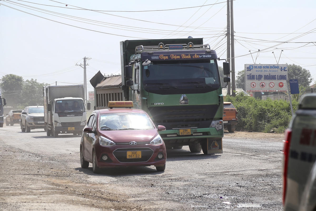 Hà Nội: Nhiều xe có dấu hiệu cơi nới thành thùng 'cày ải' cửa ngõ