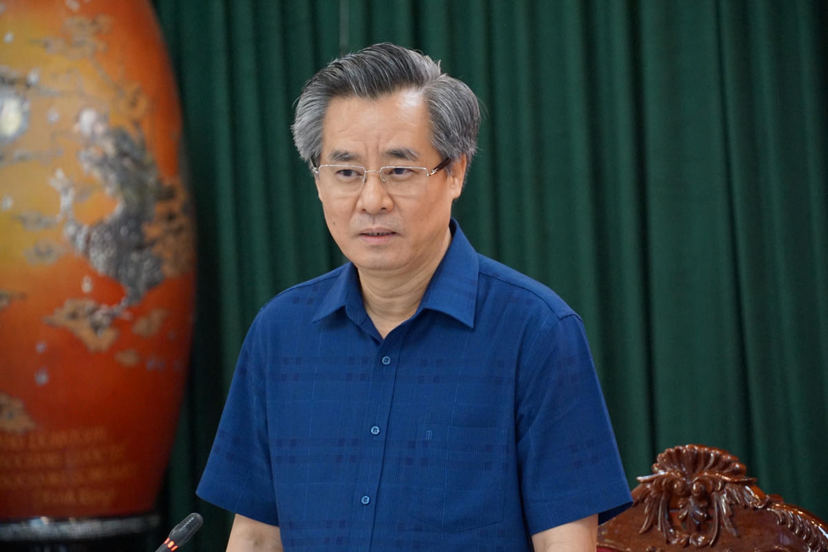 Ông Nguyễn Quang Dương, Phó trưởng Ban Tổ chức Trung ương, Phó Trưởng ban Thường trực Ban chỉ đạo Đề án Trung ương 6 phát biểu dẫn đề tại hội nghị. (Ảnh: Mạnh Thìn).