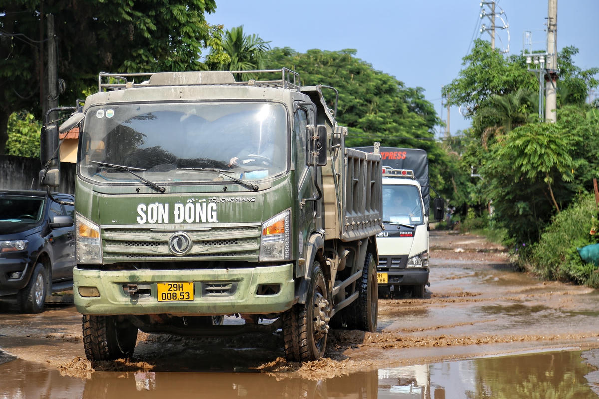 Hà Nội: Đường xuống cấp, tai nạn giao thông rình rập, dân khổ sở