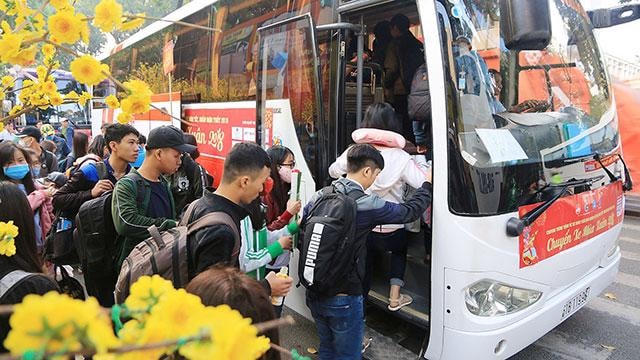 Những chuyến xe miễn phí đưa công nhân về quê ăn tết được công đoàn các cấp tổ chức chu đáo trong nhiều năm nay.