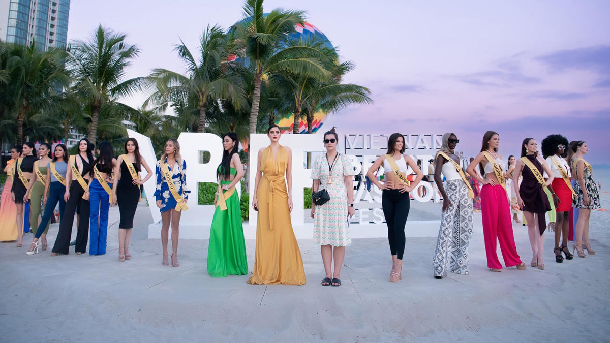 Vietnam Beauty Fashion Fest 6 (VBFF) do đạo diễn Hoàng Nhật Nam sáng lập lần này là chủ đề “Beach wear Fashion Show”, các Hoa hậu Hòa bình từ khắp nơi trên thế giới sẽ được trình diễn các bộ cánh nhẹ nhàng, bay bổng hợp với không khí dạo biển, bên cạnh khung cảnh xinh đẹp với dải cát trắng và biển Bãi Cháy xanh ngát, xung quanh cũng được trang trí các khinh khí cầu rực rỡ sắc màu.